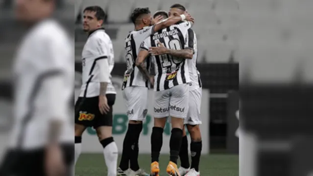 Imagem ilustrativa da notícia Com 'lei do ex', Atlético-MG vence Corinthians e vira líder da Série A