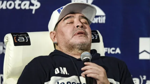 Imagem ilustrativa da notícia Maradona é internado às pressas em clínica na Argentina