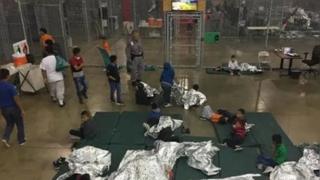 Imagem ilustrativa da notícia Governo Trump: 666 crianças imigrantes ainda não encontraram os pais, dizem advogados