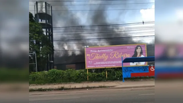 Imagem ilustrativa da notícia Galpão pega fogo na rodovia BR-316, em Ananindeua; veja o vídeo!