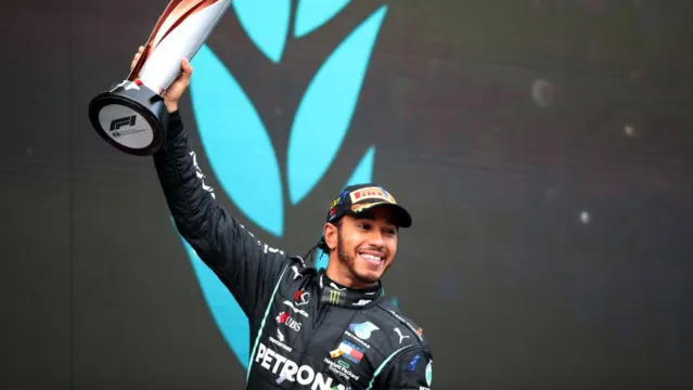 Imagem ilustrativa da notícia Hamilton conquista hepta e se torna o maior da história da F1
