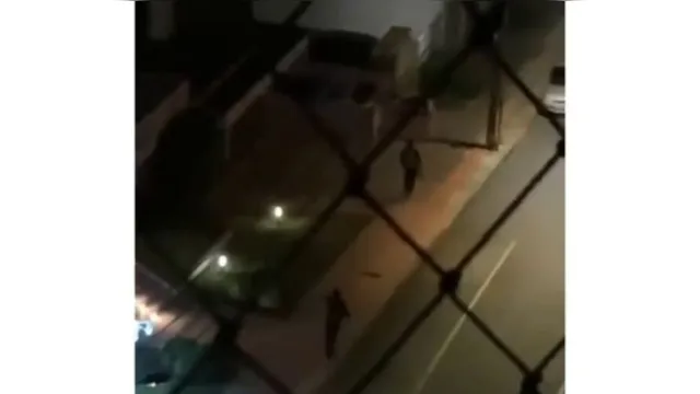 Imagem ilustrativa da notícia Noite de terror: assalto em SC teve bandido com bazuca e reféns para bloquear rua; veja o vídeo 