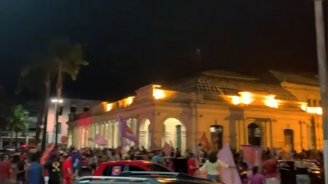 Imagem ilustrativa da notícia Vídeo: eleitores de Edmilson Rodrigues comemoram vitória em São Brás