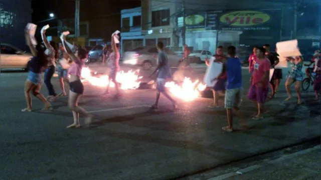 Imagem ilustrativa da notícia Moradores interditam avenida de Belém em protesto na noite desta sexta (23)