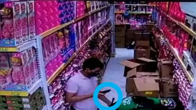 Imagem ilustrativa da notícia Vídeo: funcionária é apalpada por cliente enquanto trabalha