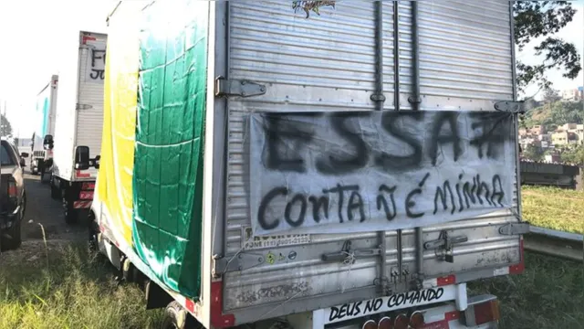 Imagem ilustrativa da notícia "Bolsonaro nos traiu", reclama caminhoneiro que apoiou presidente