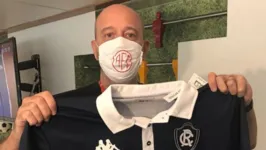 Imagem ilustrativa da notícia Alex Escobar mostra nova camisa do Remo. "Honra e alegria"