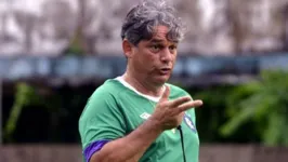 Imagem ilustrativa da notícia Azulinos e bicolores lamentam morte de ex-treinador na web; Relembre passagens