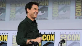 Tom Cruise atualmente está gravando cenas do filme "Missão Impossível 7".