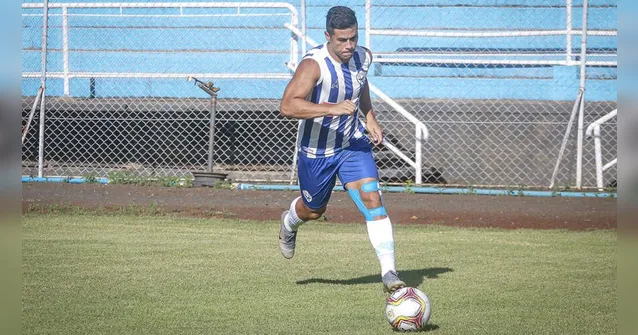 Imagem ilustrativa da notícia Lateral vira dúvida no Paysandu antes de jogo decisivo