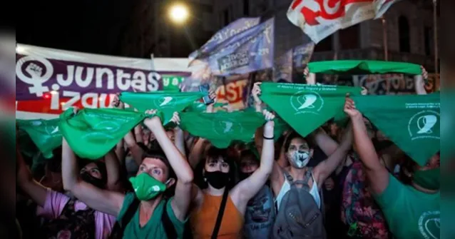 Imagem ilustrativa da notícia Em decisão histórica, Argentina aprova legalização de abortos voluntários no país