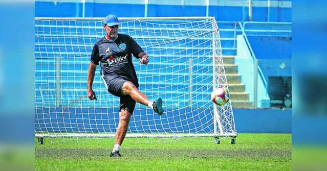 Imagem ilustrativa da notícia Brigatti prepara equipe para encarar melhor mandante da Série C