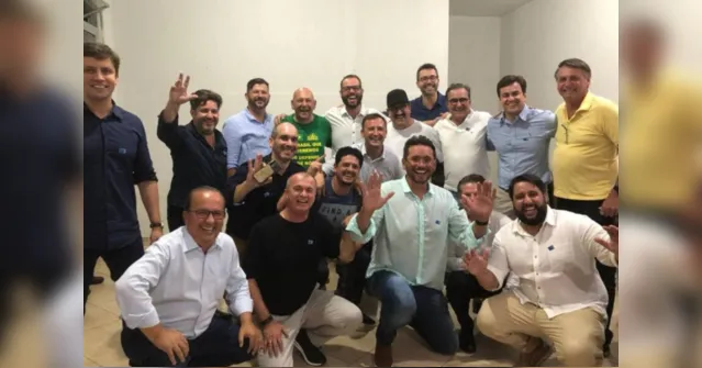 Imagem ilustrativa da notícia Sem máscaras, Bolsonaro organiza jantar em Santa Catarina com Hang e Ratinho