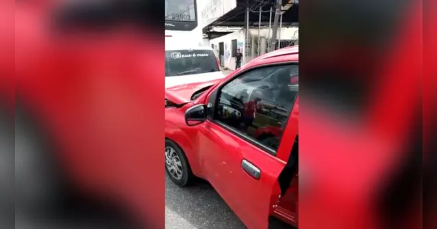 Imagem ilustrativa da notícia Motorista atinge três carros e um ônibus durante engavetamento em Ananindeua