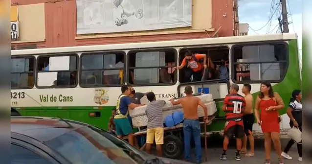 Imagem ilustrativa da notícia Ônibus derruba poste após colisão e bairro de Belém fica sem energia
