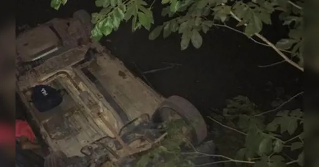 Imagem ilustrativa da notícia Três feridos após carro cair de ponte em Salinópolis