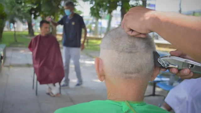 Imagem ilustrativa da notícia Cortes de cabelos elevam autoestima de pacientes no Hospital Metropolitano