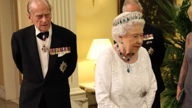 Imagem ilustrativa da notícia Sem furar a fila, rainha Elizabeth II e príncipe Philip são vacinados