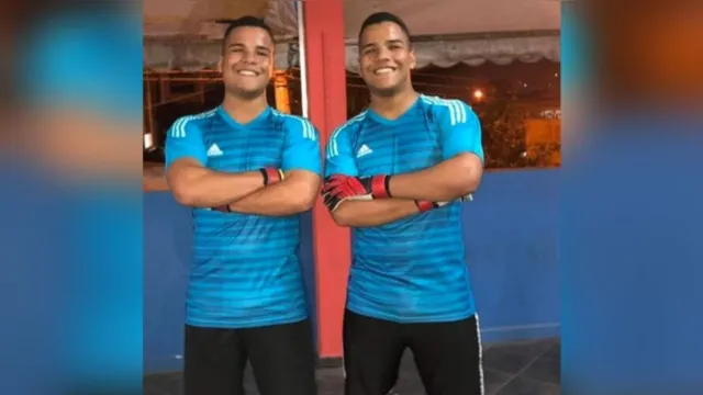 Imagem ilustrativa da notícia Irmãos gêmeos torcedores do Flamengo morrem afogados em praia
