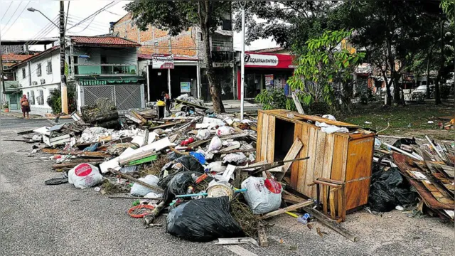 Imagem ilustrativa da notícia Descarte de lixo sai do controle e sujeira se espalha pelas ruas de Belém