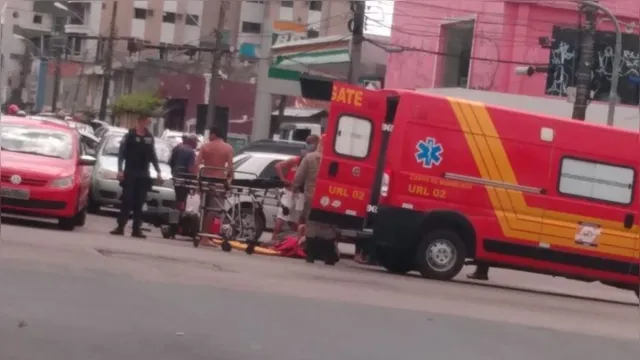 Imagem ilustrativa da notícia Motociclista colide com carro e fica ferido no bairro da Pedreira
