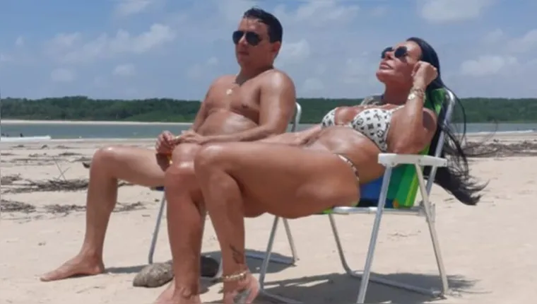 Imagem ilustrativa da notícia Gretchen curte praia no Pará ao lado do 18º marido, veja