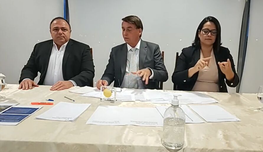 Imagem ilustrativa da notícia: Bolsonaro ataca vacina, elogia cloroquina e fala sobre situação de Manaus