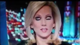 Imagem ilustrativa da notícia Repórter é flagrada mudando a cor dos olhos em noticiário ao vivo