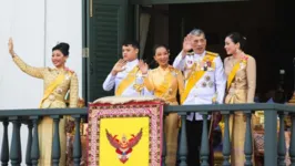 Rei Maha Vajiralongkorn e suas esposas em um hotel na Alemanha
