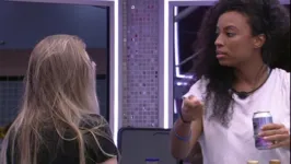 Sister Lumena discutindo com Carla Diaz.