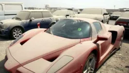 Ferrari abandonada em Dubai
