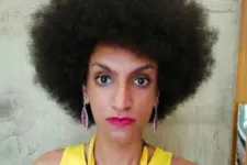 Carol de 28 anos é intersexo e travesti.
