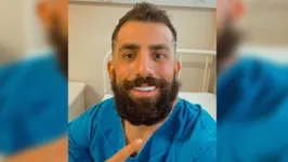 Kaysar contu que cirurgia no nariz deu errado e respira de um lado só.