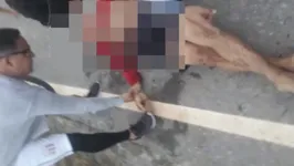 Jovem se arrastou até a rodovia em busca de ajuda