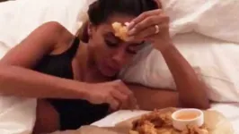 Imagem ilustrativa da notícia Após reality show de pegação e 'língua branca', Anitta segue internada