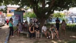 Local cercado de árvores foi ideal para quem esperava