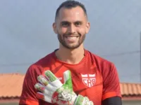 Victor Souza passou 11 jogos sem levar gols
