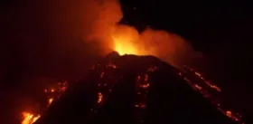 Imagem ilustrativa da notícia Vulcão Etna entra em erupção e causa tremores na Itália