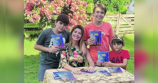 Imagem ilustrativa da notícia Juíza lança livro inspirada pela convivência com os três filhos