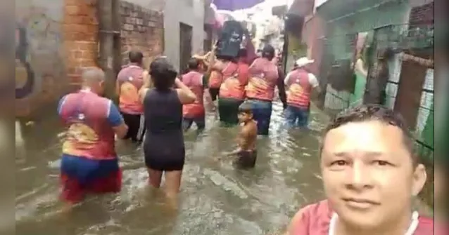 Imagem ilustrativa da notícia Folia submersa! Bloco de Carnaval em alagamento no Jurunas viraliza nas redes sociais
