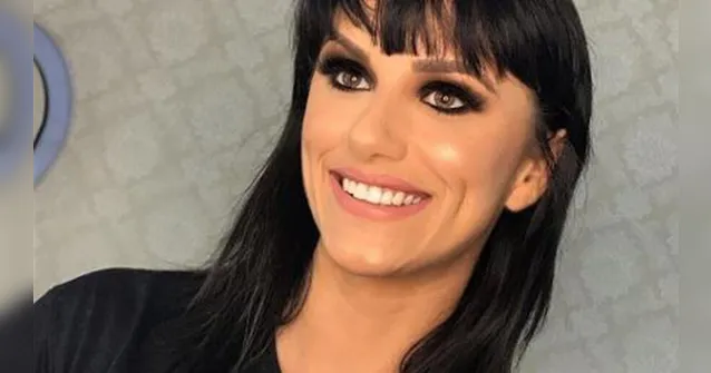 Imagem ilustrativa da notícia Professora morre após cair em praia enquanto fazia 'selfie' 
