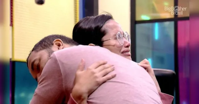 Imagem ilustrativa da notícia BBB: Juliette chora para Gilberto e cena emociona a web