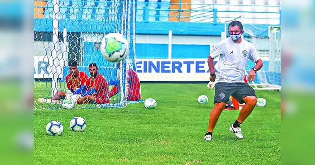 Imagem ilustrativa da notícia Paysandu tem mudanças na comissão técnica e goleiros terão nova preparação
