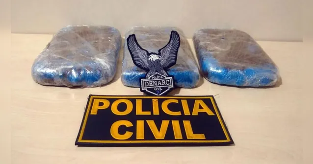 Imagem ilustrativa da notícia Agentes prendem homem com tabletes de droga escondidos em veículo 