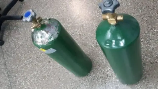 Imagem ilustrativa da notícia Dupla é presa por vender extintores de incêndio como cilindros de oxigênio