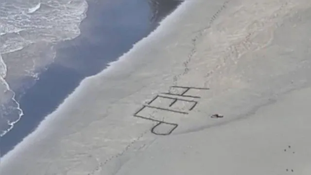 Imagem ilustrativa da notícia Surfista ferido é resgatado após escrever "Socorro" na areia da praia 