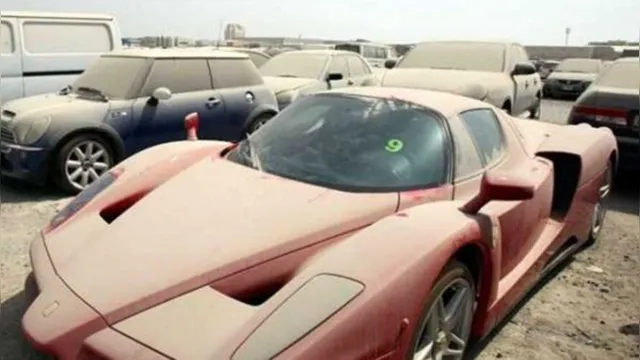 Imagem ilustrativa da notícia Carrões de luxo são abandonados em meio ao deserto em Dubai