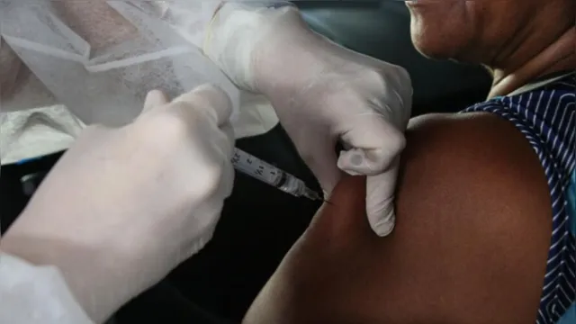 Imagem ilustrativa da notícia Ministro quer iniciar vacinação contra a Covid em pessoas com 50 anos ainda em fevereiro