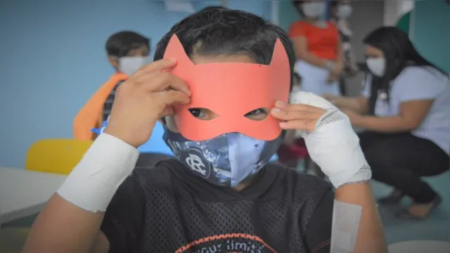 Imagem ilustrativa da notícia Crianças internadas no Metropolitano participam de oficina de máscaras de carnaval