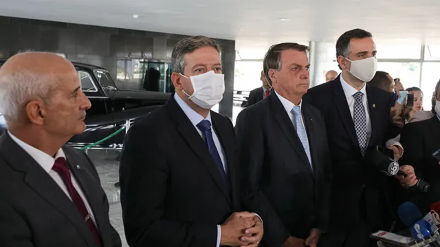 Imagem ilustrativa da notícia 'Nos
encontramos em 22', diz Bolsonaro ao ser chamado de genocida e fascista no
Congresso